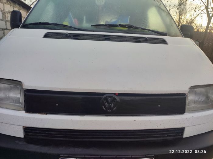 Зимняя верхняя накладка на решетку Глянцевая на косую морду для Volkswagen T4 Transporter