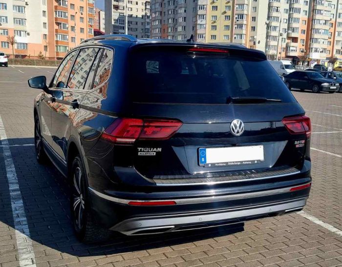 Накладка на задний бампер (Carmos, нерж) для Volkswagen Tiguan 2016-2024