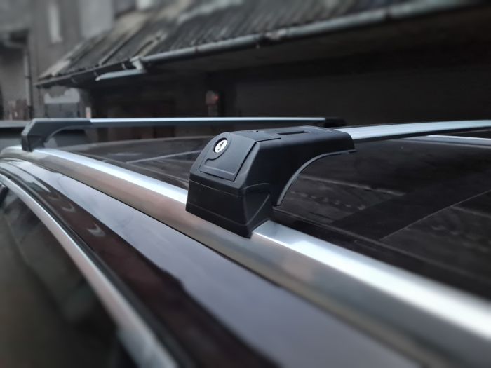 Поперечный багажник на встроенные рейлинги Skybar (2 шт) Черный для Ауди Q7 2015-2024 гг