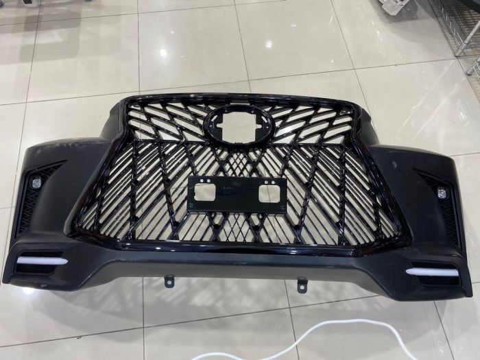 Передний бампер Lexus-design V1 для Toyota Hilux 2015-2024 гг