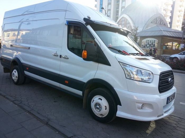 Козырек на лобовое стекло (черный глянец, 5мм) для Ford Transit 2014-2024 гг