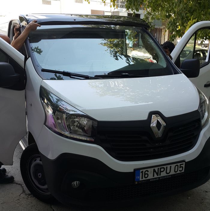 Козырек на лобовое стекло (черный глянец, 5мм) для Renault Trafic 2015-2024 гг