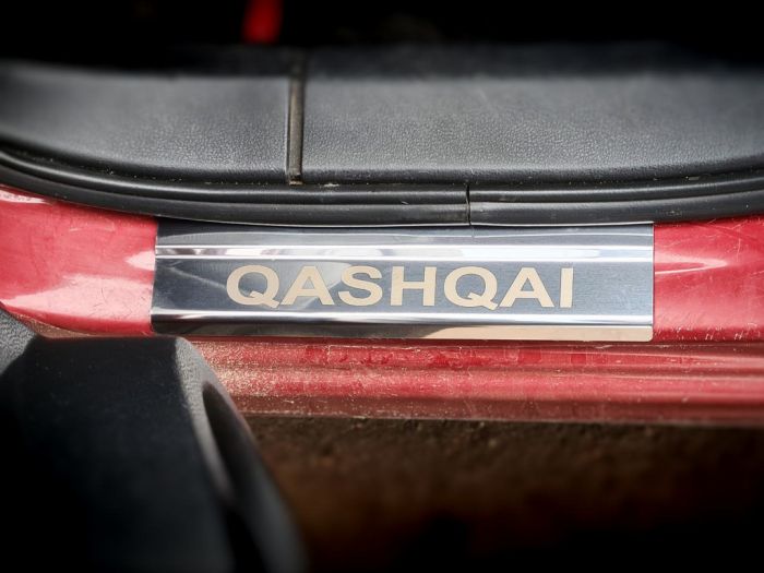 Накладки на пороги (Carmos V1, 4 шт, нерж.) для Nissan Qashqai 2007-2010 гг