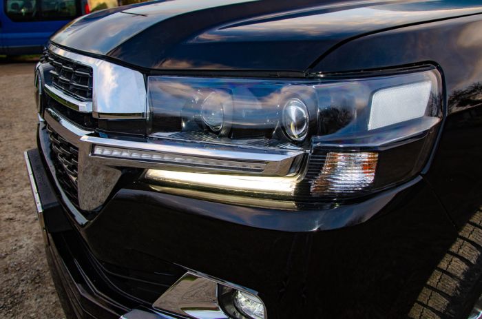 Реснички с LED (2016-2024) для Toyota Land Cruiser 200