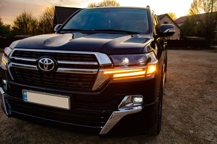 Реснички с LED (2016-2024) для Toyota Land Cruiser 200