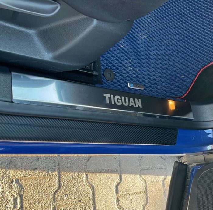 Накладки на внутренние пороги Carmos (4 шт, нерж.) для Volkswagen Tiguan 2007-2016 гг