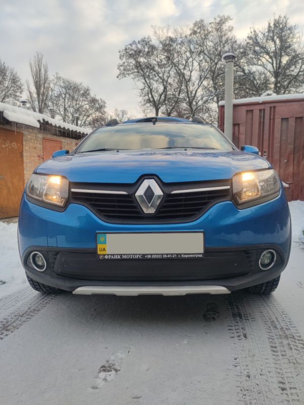 Зимняя нижняя накладка на решетку Глянцевая для Renault Logan II 2013-2022 гг