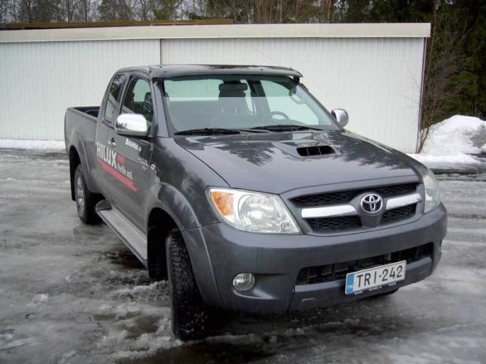 Козырек лобового стекла (на кронштейнах) для Toyota Hilux 2006-2015 гг