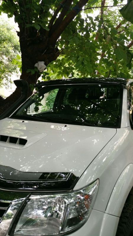 Козырек лобового стекла (на кронштейнах) для Toyota Hilux 2006-2015 гг
