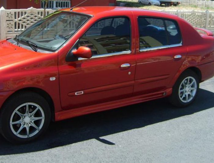 Боковые пороги (под покраску) для Renault Symbol 2008-2013 гг