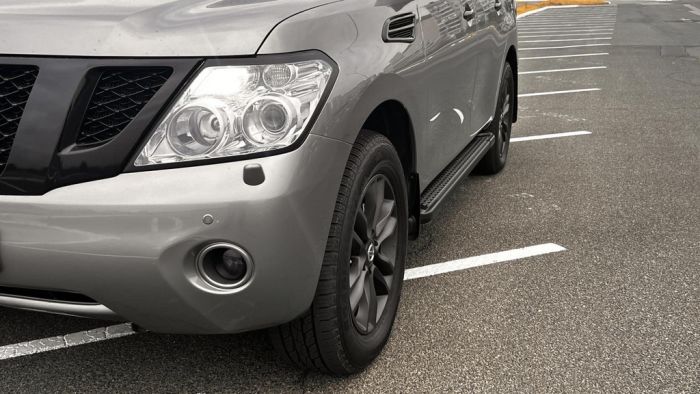 Боковые пороги Vision New Grey (2 шт., алюминий) для Nissan Patrol Y62 2010-2024 гг