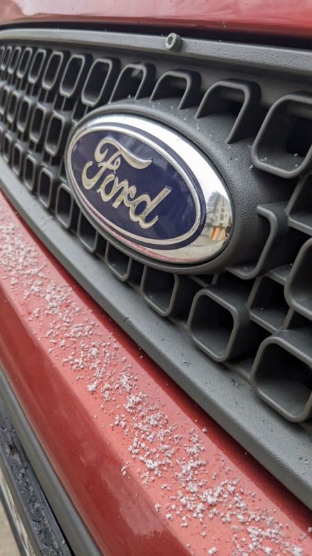 Эмблема передняя (на защелках) для Ford Fusion 2002-2009 гг