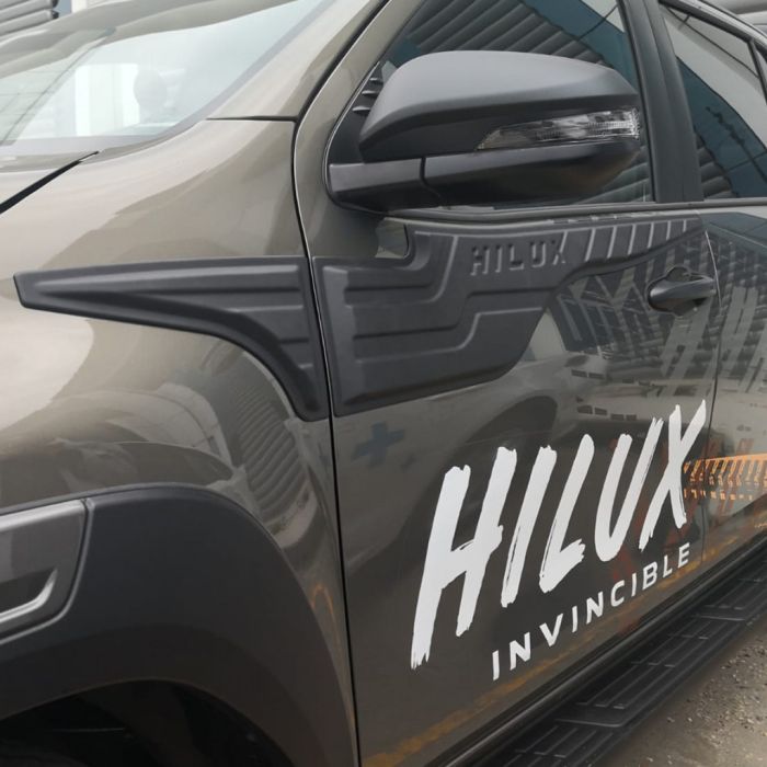 Молдинг на верх двери (4 шт, ABS) для Toyota Hilux 2015-2024 гг