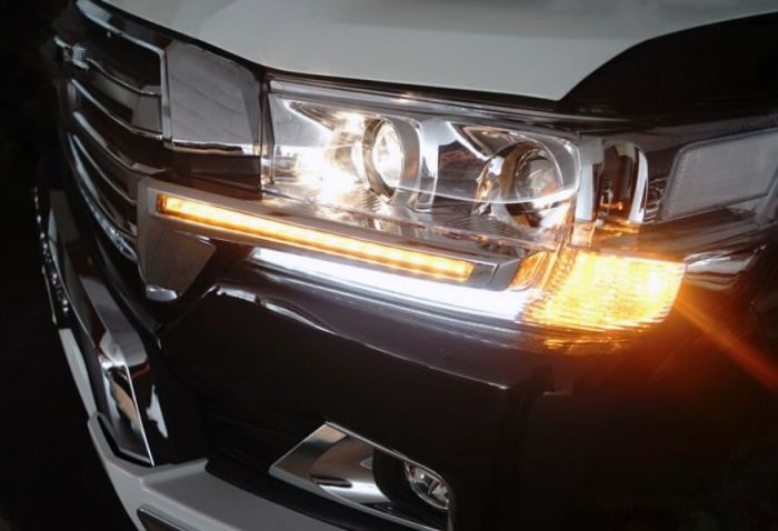 Реснички с LED (2016-2024) для Toyota Land Cruiser 200