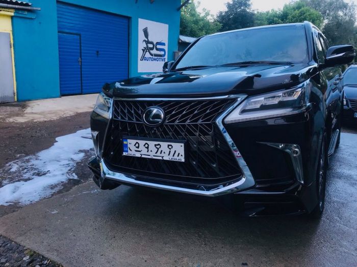 Комплект обвесов (TRD Sport 2017-2020) Белый цвет для Lexus LX570 / 450d