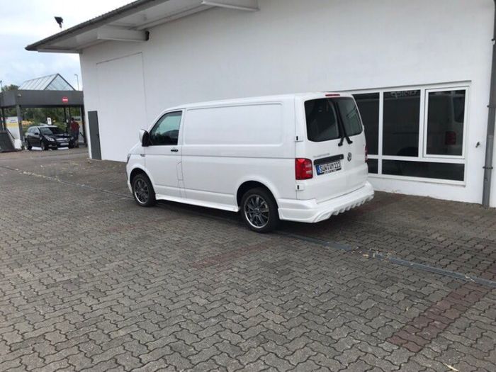 Накладка на задний бампер AMG-style (под покраску) для Volkswagen T6 2015-2024,