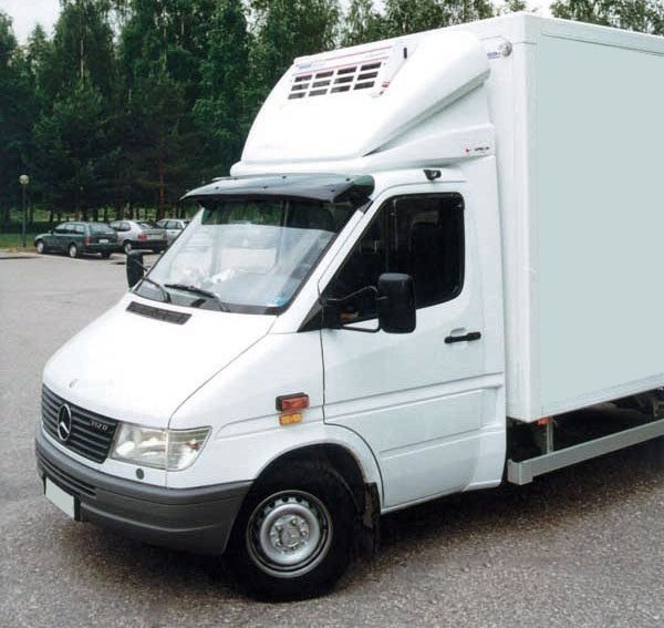 Козырек на лобовое стекло (черный глянец, 5мм) для Volkswagen LT 1998-2024 гг