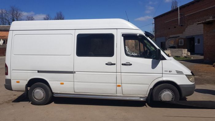 Боковые пороги Premium (2 шт., нерж.) Средняя база, d50 для Mercedes Sprinter 1995-2006 гг