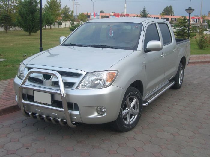 Кенгурятник QT007 (нерж.) для Toyota Hilux 2006-2015 гг