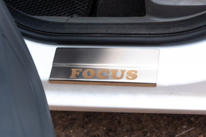 Накладки на пороги (Carmos, 4 шт, нерж.) для Ford Focus II 2008-2011 гг