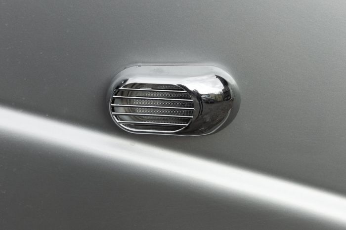 Решетка на повторитель `Овал` (2 шт, ABS) для Ford Fiesta 2017-2024 гг